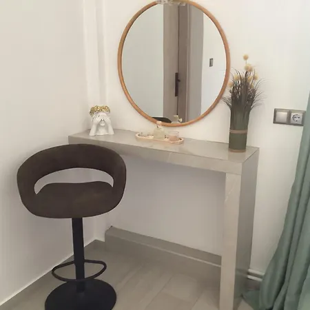 Elia Apartment *