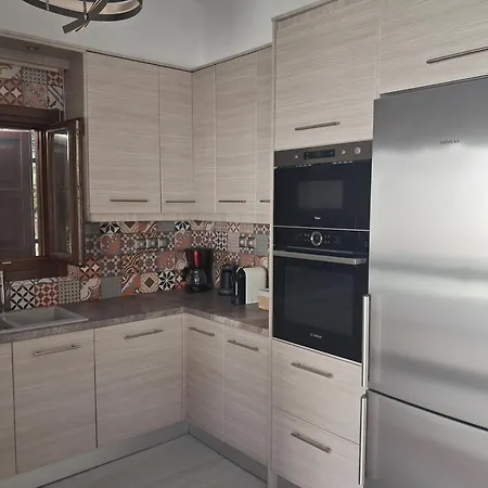 Elia Apartment *
